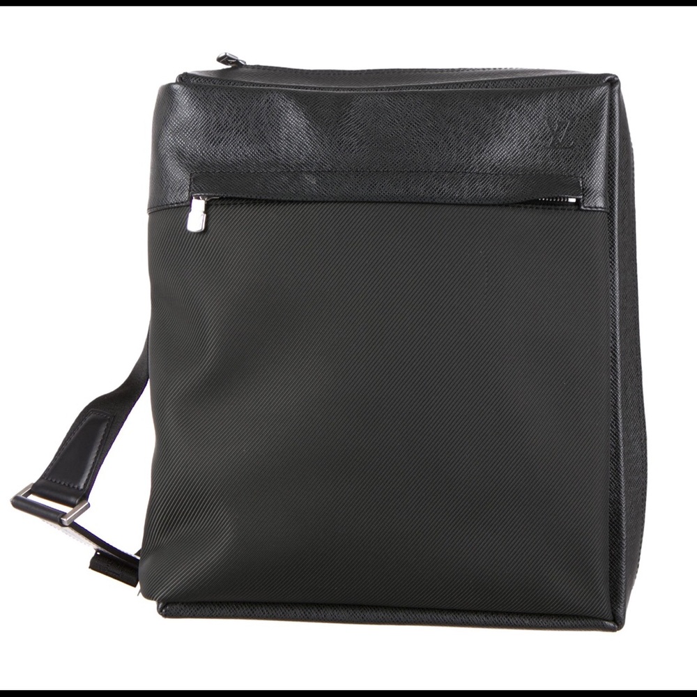 💯Authentic Louis Vuitton Beloukha Messenger Bag